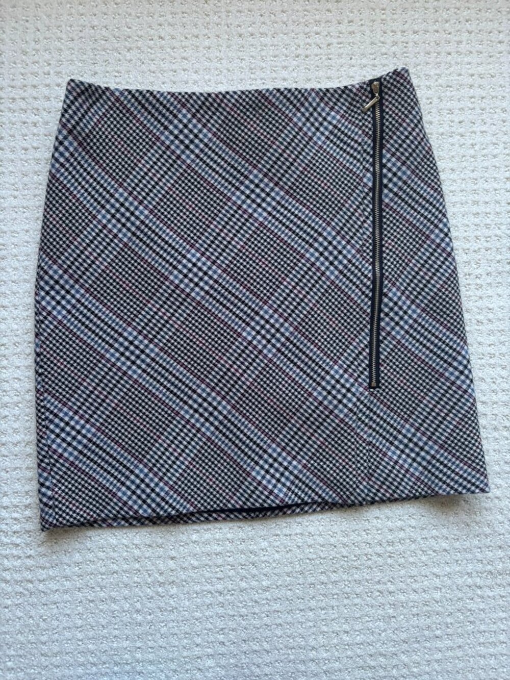 White House Black Market Plaid Asymmetrical Zip Mini Skirt – Size 2 WHBM